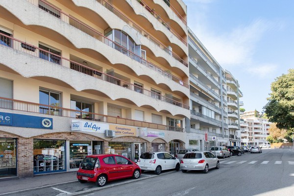 Large and cosy flat with terrace at the heart of Cagnes-sur-Mer - Welkeys