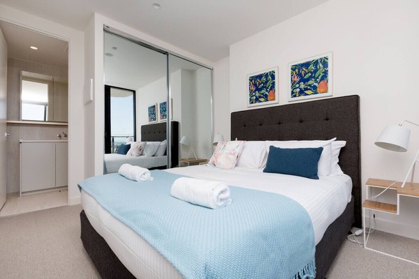The lively City 2bed 2 bath APT @Footscray