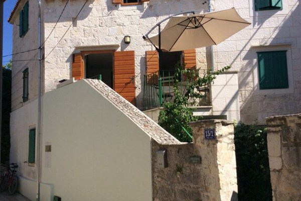 Dalmatien contemporain maison en pierre près de la plage à Sutivan Village sur Brac 