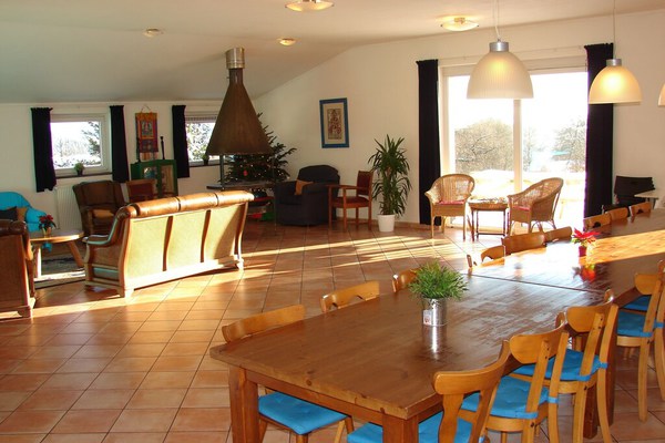 Eifel belge: un grand, rollin accessible Maison de vacances pour 22 personnes, 9 chambres.