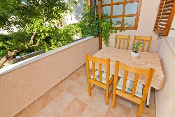 Appartement in Betina avec terrasse, Climatisation, WIFI, Machine à laver (3837-4)