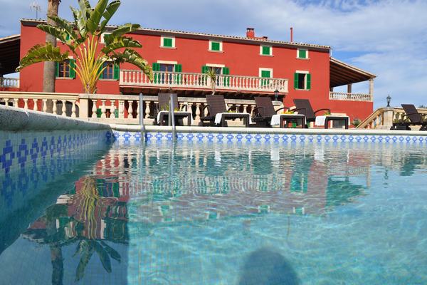 Villa de luxe "Son Amora" avec vue sur la montagne, Wi-Fi, piscine, jardin, terrasse et balcon ; parking disponible, animaux domestiques autorisés