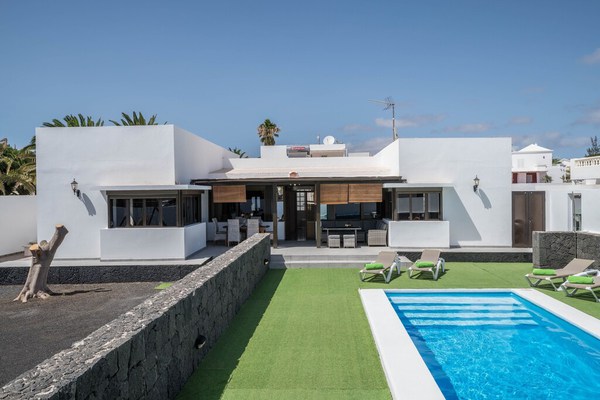 Confortable maison de vacances "Villa Tuco" avec piscine, terrasse, barbecue, climatisation, télévision et Wi-Fi ; parking disponible
