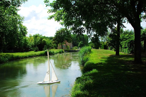 One bedroom house with lake view, enclosed garden and wifi at Noyers-sur-Cher