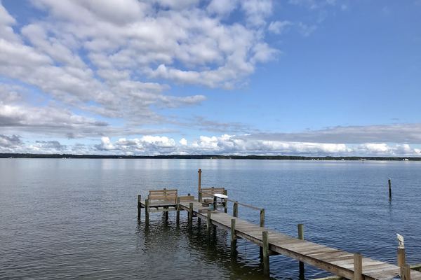 Waterfront - newly renovated 3 bedrooms 2 bathroom cottage