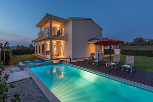 Villa moderne Anita avec piscine près de Porec