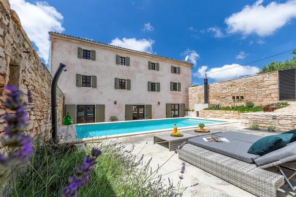 Villa Ferna with Pool