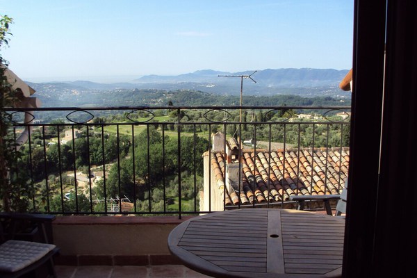 Duplex de charme avec terrasse et vue panoramique au coeur du village 