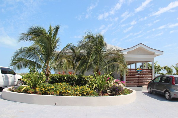 Overlooking Moriah Harbour, new Thevine guest house II with its own pool & dock