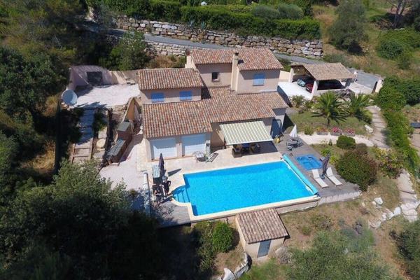 Provençal villa with pool, hot tub and a lovely view of the hills