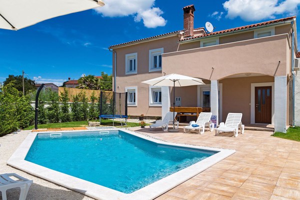 Stunning home in Stokovci with Outdoor swimming pool, WiFi and 3 Bedrooms