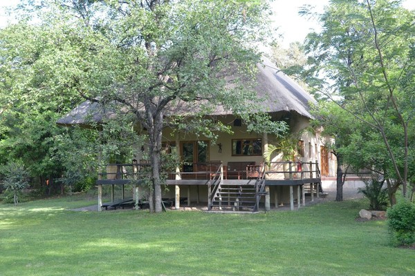 Villa de luxe / Maison à Kruger Park avec une grande véranda donnant sur le jardin