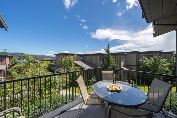 Entire 3 Bedroom Townhouse in Sooke, BC with Ocean Views