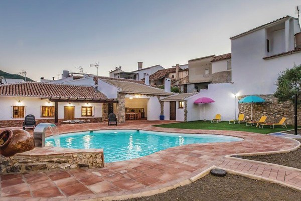 Magnifique maison de vacances "Villa Godoy" avec Wi-Fi, jardin, terrasse et piscine ; parking disponible, animaux domestiques autorisés sur demande