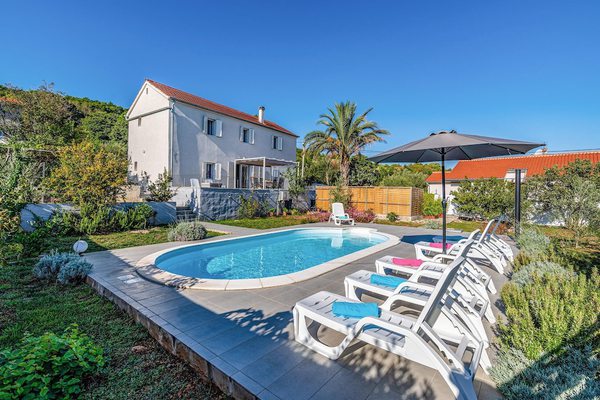 Amazing home in Brbinj with Outdoor swimming pool, WiFi and 3 Bedrooms