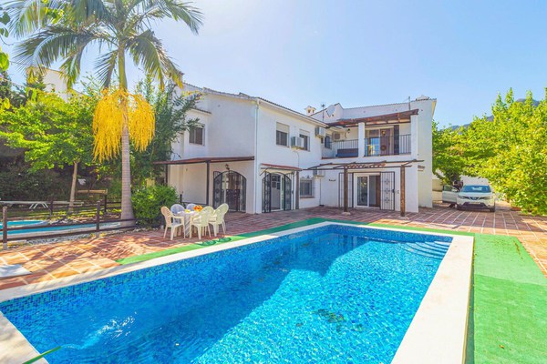 Stunning home in Benalmadena with Outdoor swimming pool, WiFi and 5 Bedrooms