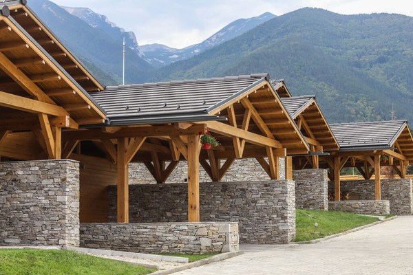 Chalet for up to 10 people with private sauna, movie theatre and BBQ area