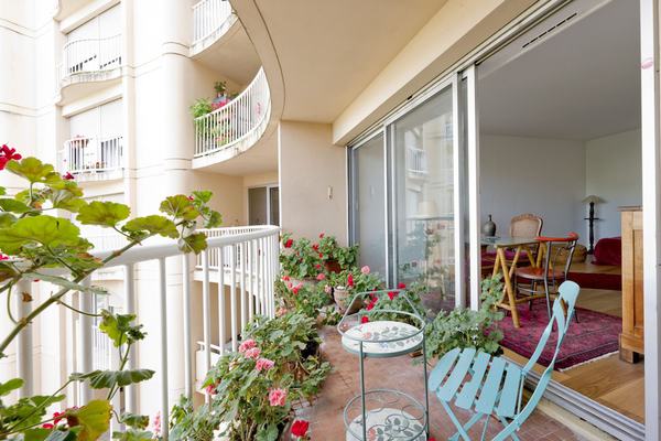 Bright 2 bedrooms with terrace, calm, A/C, lift