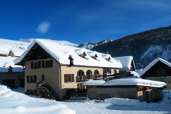 2 bedrooms appartement with garden and wifi at Arvieux - 1 km away from the slopes
