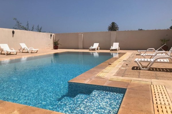 Villa 400m2 sur 4000 m2 clôturés avec piscine privée à 300 m de la mer