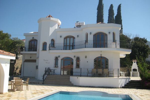Villa de luxe avec grande piscine privée et jardin paysagé, Wifi gratuit