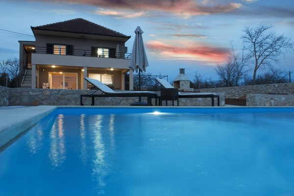Villa Nar with Private Pool near Zadar