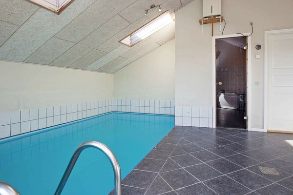Maison de vacances rustique à Harboøre avec piscine