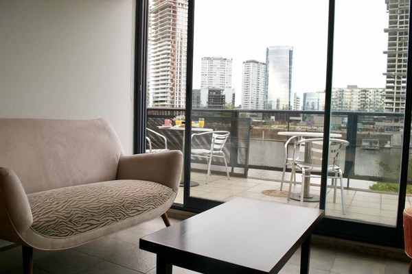 Appartement exclusif de 120 m2 avec vue sur la rivière et parking gratuit