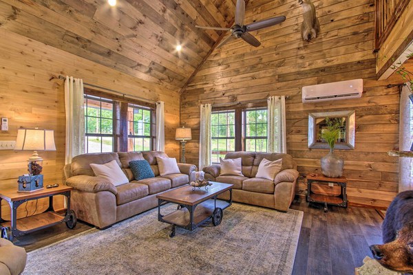 NEW! Secluded Log Cabin w/ 2 Decks + Lake Access
