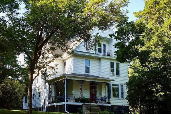 Large 2 Bedroom 2 Bath Apartment in Wausau's East Hill Historic District
