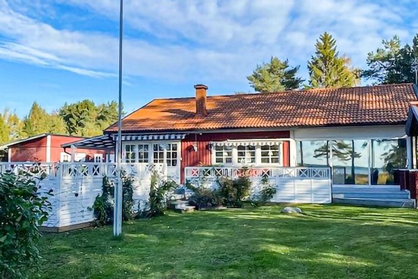 Awesome home in Mönsterås with 4 Bedrooms