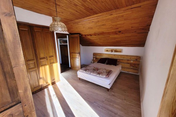 4 bedrooms chalet with enclosed garden and wifi at Guillestre