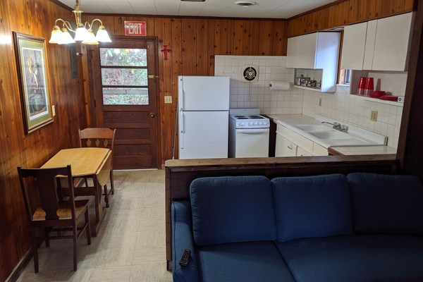 Newly Renovated Two Bedroom Cabin adjacent to Lake Barkley State Park