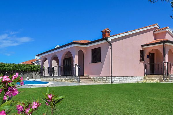 Amazing home in Dracevac with Outdoor swimming pool, WiFi and 3 Bedrooms