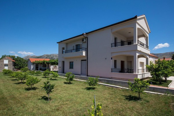 Beautiful home in Opuzen with WiFi and 2 Bedrooms