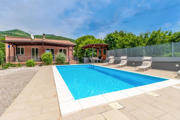 Awesome home in Hreljin with Outdoor swimming pool, WiFi and 3 Bedrooms