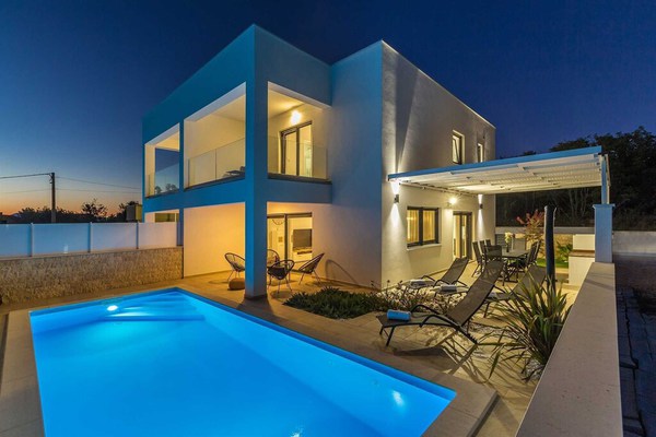 Maison de vacances moderne et de luxe  avec piscine privée à Linardici, Island Krk, Croatie pour 8 personnes