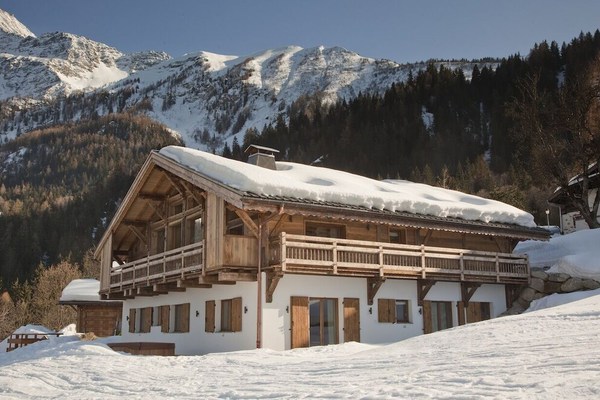 Luxury chalet, Chamonix-Les Houches, ski-in/ski-out, sauna, steam room & jacuzzi