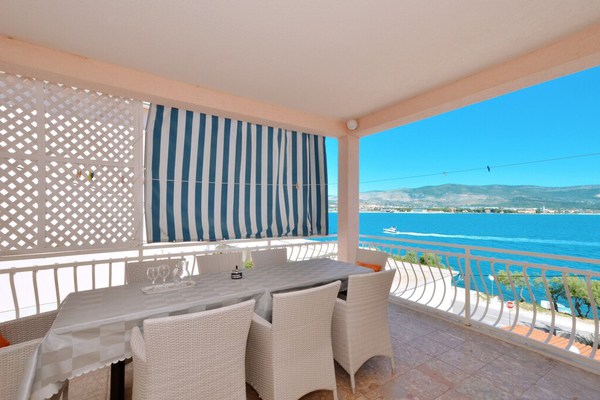 C - apt w. balcony, shared terrace & the sea view