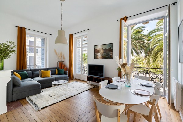 Cozy Apartment in the Heart of Biarritz, Parking, Walking distance to the Beach - BARNES