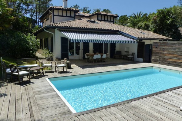 Villa des Acacias avec piscine chauffée pour 14 personnes entre lac et océan