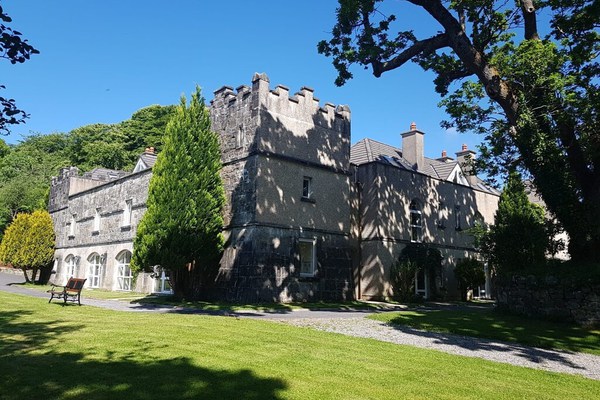 No 12 Old Manor Ballynahinch - sleeps 6 guests  in 3 bedrooms