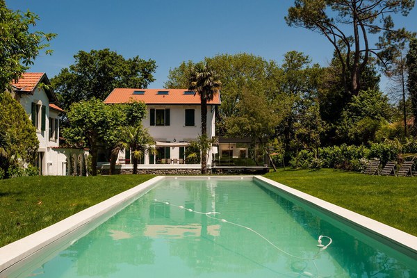 JOY • Villa d'architecte avec piscine chauffée jardin & dépendance Biarritz