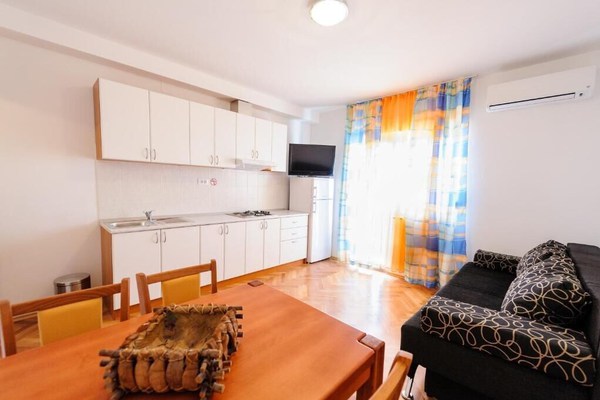A3 - apt with 2 balconies, 5 min walking to beach