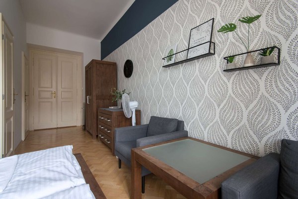 Great room near city centre with private bathroom