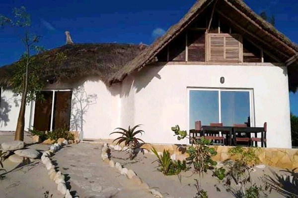 One bedroom house at Anakao, 10 m away from the beach with furnished garden and wifi