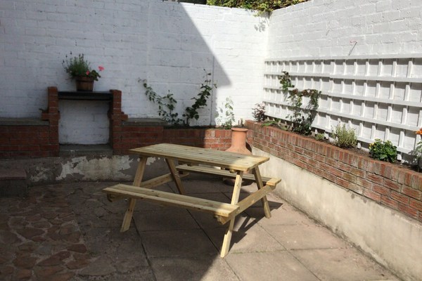 Beautiful self-contained lower conversion, sleeps 2-4 people