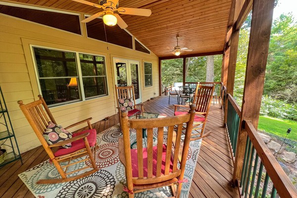 NOW BOOKING - SIMPLY SERENE 2BR/2BA W/FIREPLACE,WIFI, & FIREPIT