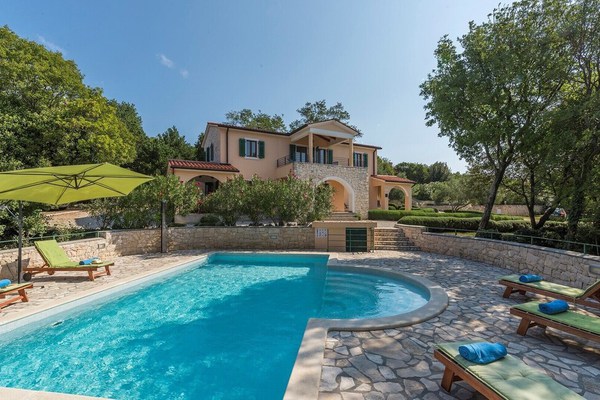 Villa Maggie en pierre confortable avec piscine partagée dans le complexe Vlakovo