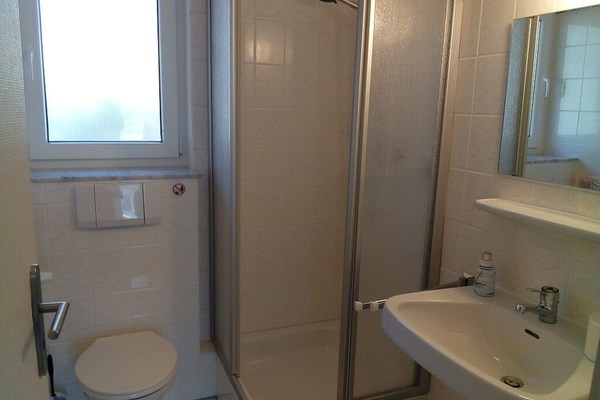 Chambre double confort avec salle de bain extérieure privative